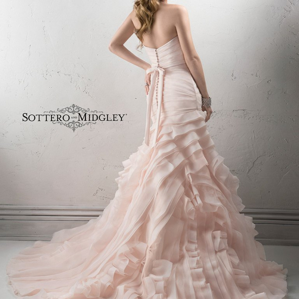 💍SALE💍 $1,800 Maggie Sottero Wedding Dress